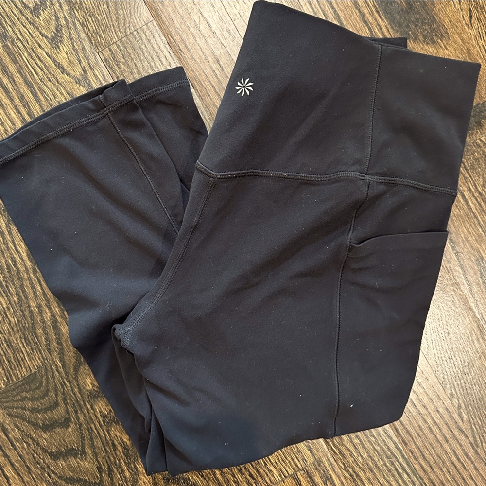 ATHLETA Sun Salutation Stash Pocket Crop